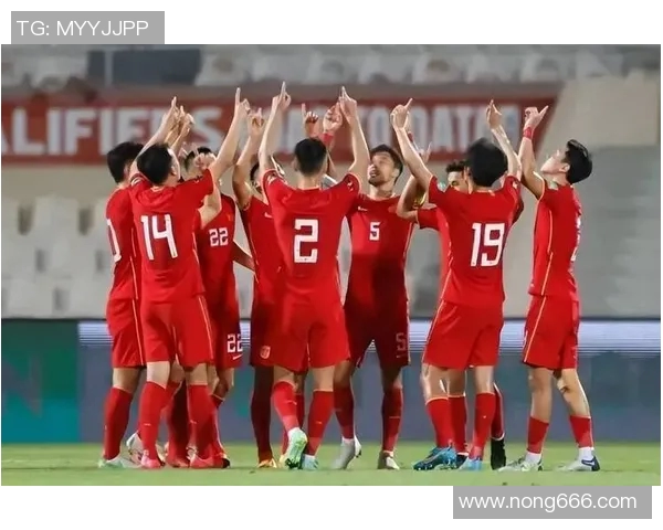 上海足球队战术变革引发热议球迷与专家共同探讨未来发展方向